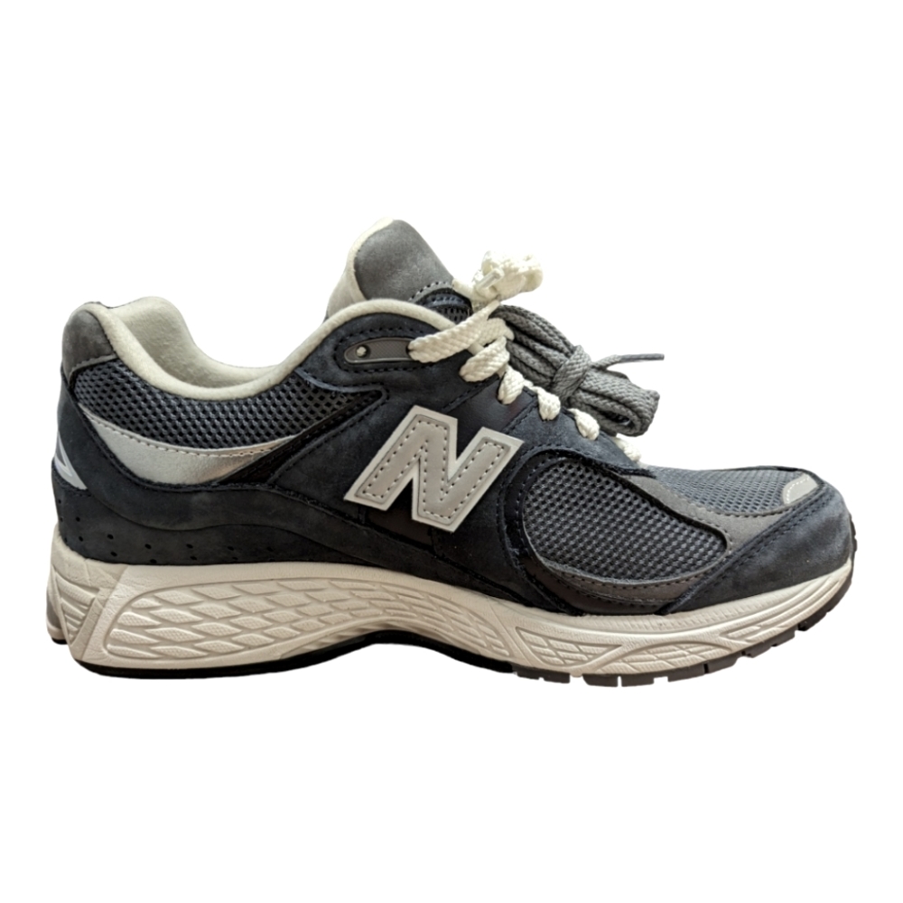 NEW New Balance 2002R Womens 11/Mens 9.5 Gray White Inline Running Sneaker